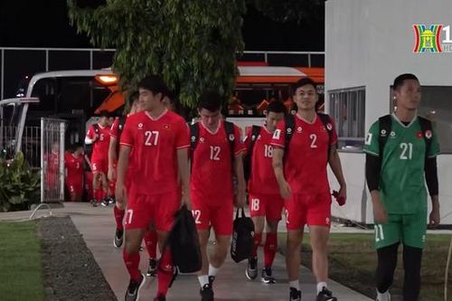 Đội tuyển Việt Nam tập buổi đầu tiên tại Indonesia