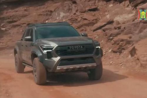 Toyota và Mercedes gọi sửa chữa trên toàn cầu