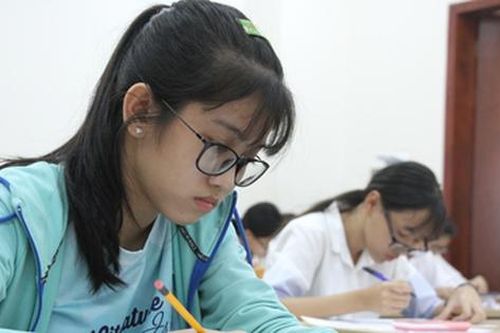 Khảo sát học sinh lớp 10, 11 có đi ngược Thông tư 22/2021/TT-BGDĐT?