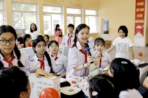 Cha mẹ yêu thương, con hạnh phúc
