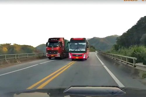 Tôi từng suýt chết vì ô tô khách hung hãn cướp làn đường