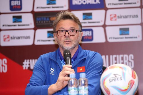 HLV Troussier: 80% người hâm mộ mong tôi bị sa thải