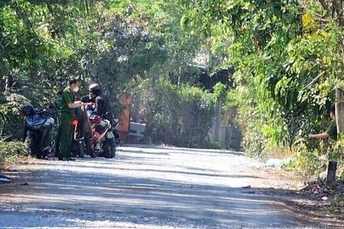 Người chồng đâm vợ giữa đường ở TPHCM bị bắt