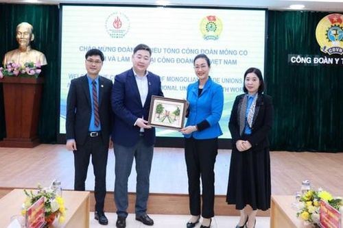 Đoàn Đại biểu cấp cao Tổng Công đoàn Mông Cổ thăm và làm việc với Công đoàn Y tế Việt Nam