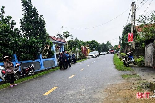 Bé trai ba tuổi bị hàng xóm chém tử vong