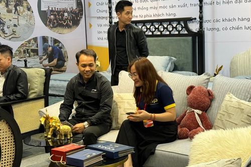 Đông đảo người dân đến tham quan Triển lãm Vietbuild 2024