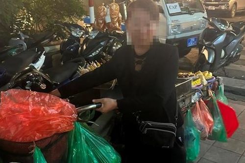 Sự thật vụ người phụ nữ bán hàng rong ở bờ Hồ bị tố 'ăn vạ'