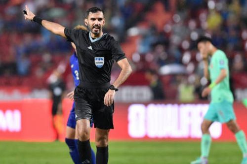 Trọng tài 'vua thẻ' bắt trận Việt Nam vs Indonesia, từng phạt HLV Park Hang Seo
