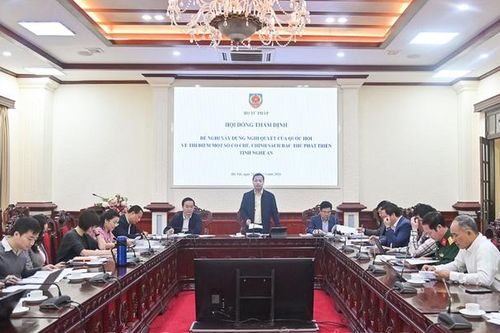 Xây dựng Nghị quyết của Quốc hội thí điểm một số cơ chế, chính sách đặc thù cho tỉnh Nghệ An