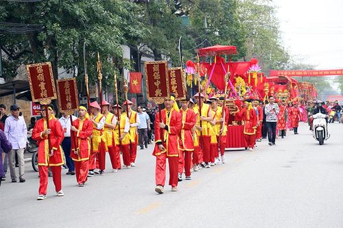 Lễ hội đền Hạ, đền Thượng, đền Ỷ La thu hút du khách tham dự