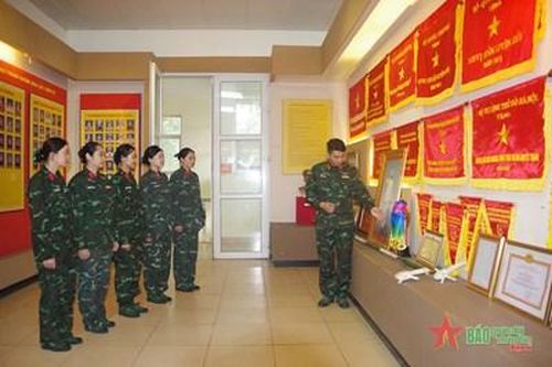 Khéo nắm bắt tư tưởng của nữ chiến sĩ mới