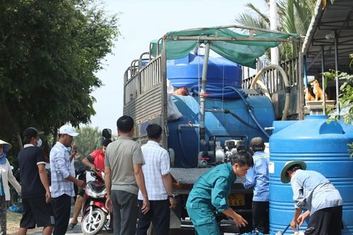 Hàng trăm hộ dân ở huyện Tân Trụ (Long An) thiếu nước sinh hoạt