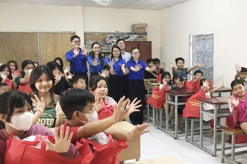 Cải tạo lớp học cộng đồng cho 29 học sinh quận 12