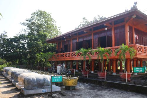 Ngôi đền linh thiêng thờ 9 Mường người Thái