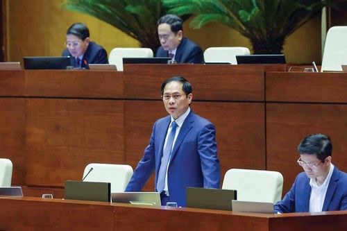 3 tiếng đồng hồ, 38 câu hỏi và 'đời thường' của ngoại giao