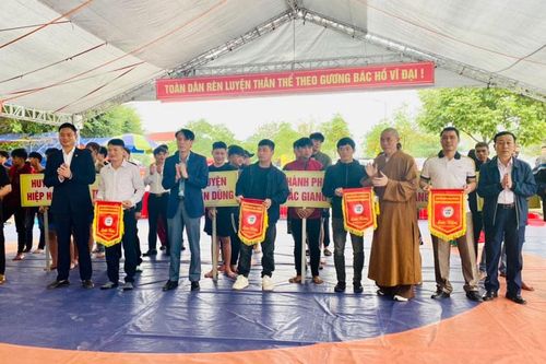 Hơn 100 vận động viên tranh tài Giải Vô địch vật dân tộc, vật tự do tỉnh Bắc Giang năm 2024