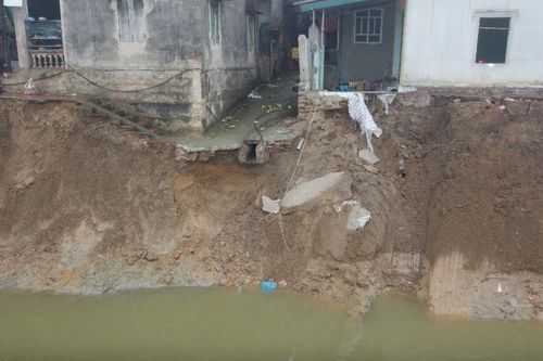 Bắc Ninh công bố tình huống khẩn cấp việc sông Cầu 'nuốt chửng' nhà dân
