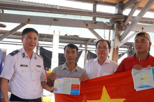 Phát huy hiệu quả chương trình 'Cảnh sát biển đồng hành cùng ngư dân'