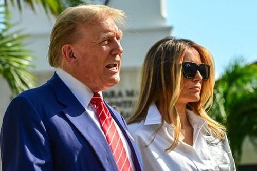 Bà Melania hiếm hoi xuất hiện cùng ông Trump