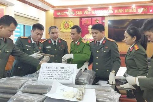 Bắt nhóm đối tượng bớt xén hơn 500 kg thuốc nổ phục vụ công trình trên đảo Hòn Mê