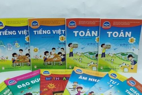 Rà soát phương pháp định giá SGK, tháo gỡ bất cập trong tuyển dụng giáo viên