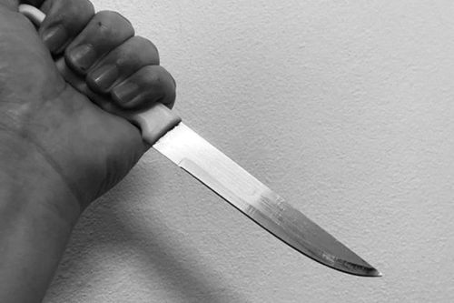 Mâu thuẫn trên mạng, thiếu niên đâm bạn trọng thương