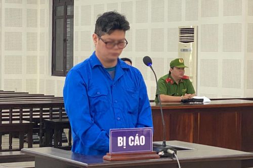 Vào tù vì dùng chai rượu đánh bạn nhậu