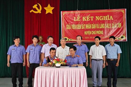 VKSND huyện Chư Prông tổ chức Lễ kết nghĩa với làng Ó - Kly
