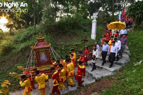 Vui hội đền Chín Gian
