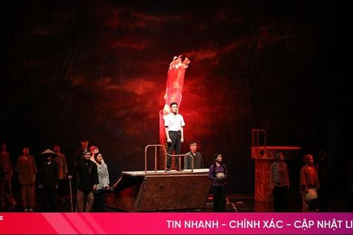 Công diễn vở kịch 'Sống mãi tuổi 17' tại Hà Tĩnh