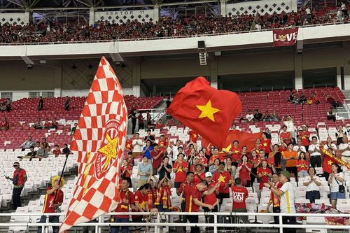 Không khí cuồng nhiệt ở 'chảo lửa' Bung Karno trước trận Indonesia và Việt Nam