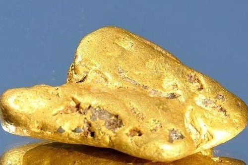 Cục vàng lớn nhất nước Anh được tìm thấy bởi máy dò kim loại bị lỗi chỉ sau 20 phút
