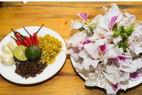Loại hoa làm cảnh khoe sắc rực rỡ, nay thành món đặc sản lạ ở thành phố, bán trên chợ chung cư 150.000 đồng/kg