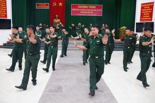 Hướng dẫn các vũ điệu trong sinh hoạt tập thể cho bộ đội biên phòng An Giang