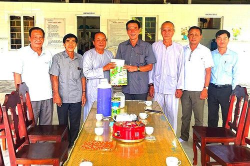 Bí thư Thị ủy Tịnh Biên Nguyễn Hồng Đức thăm các cơ sở thờ tự trên địa bàn