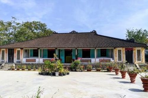 Nhà trăm cột