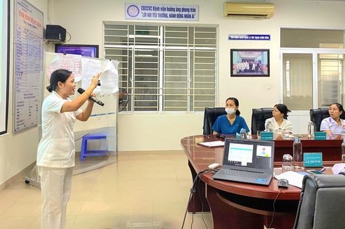 Hết lòng giúp đỡ bệnh nhân