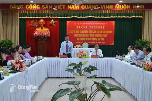 Ký kết thực hiện mô hình 'Chính quyền thân thiện' xã, phường, thị trấn