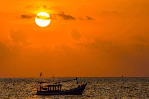 Thơ Phùng Sơn: Biển nhớ