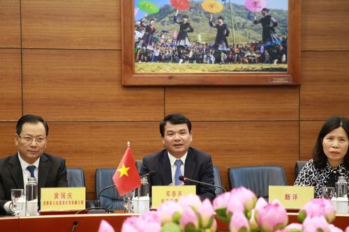 Bí thư Tỉnh ủy Lào Cai (Việt Nam) hội đàm với Bí thư Châu ủy Văn Sơn (Trung Quốc)