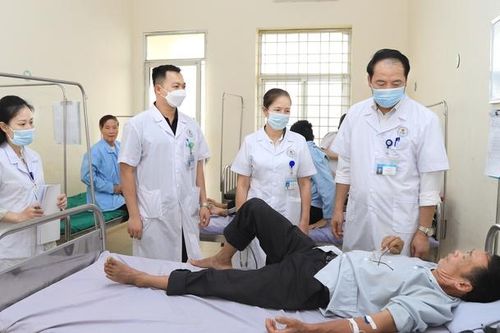 Rèn luyện y đức, chăm sóc tốt sức khỏe nhân dân