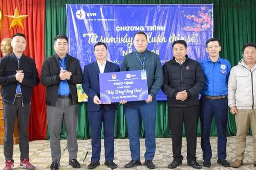 Chung tay giúp đỡ các xã vùng III