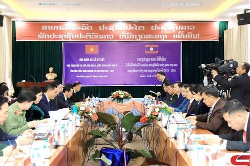 Hội đàm giữa đoàn đại biểu cấp cao tỉnh Sơn La và tỉnh Hủa Phăn