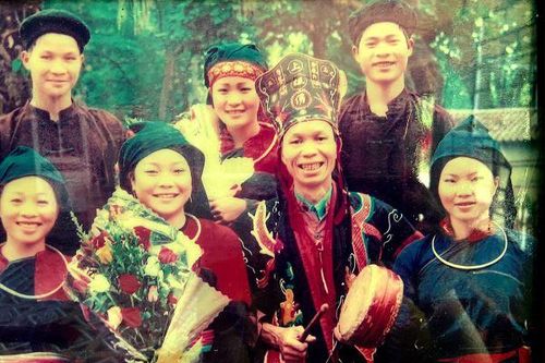 Đội văn nghệ gia đình Cao Lan