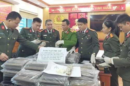 Bắt nhóm đối tượng chiếm đoạt, mua bán nửa tấn thuốc nổ và 128 kíp nổ