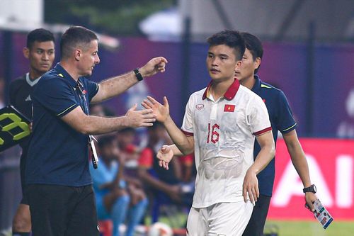Xem cầu thủ U23 Việt Nam sút phạt 'lá vàng rơi' đánh bại U23 Tajikistan
