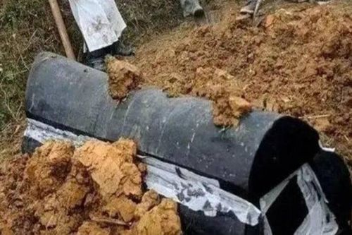 Thấy vòng tay của vợ quá cố, người đàn ông Trung Quốc phát hiện sự thật đau lòng