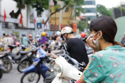 Giao thông ùn tắc, nhiều phụ huynh ám ảnh đón con mỗi giờ tan trường