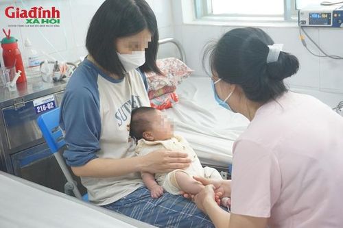 Gia tăng các ca mắc ho gà biến chứng viêm phổi, bố mẹ cần làm ngay việc này để bảo vệ con