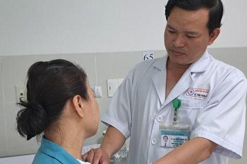 Khối u lành sau 10 năm 'biến' thành bướu giáp cực khủng